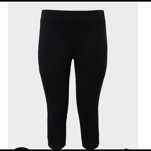 Torrid Capri leggings size 2